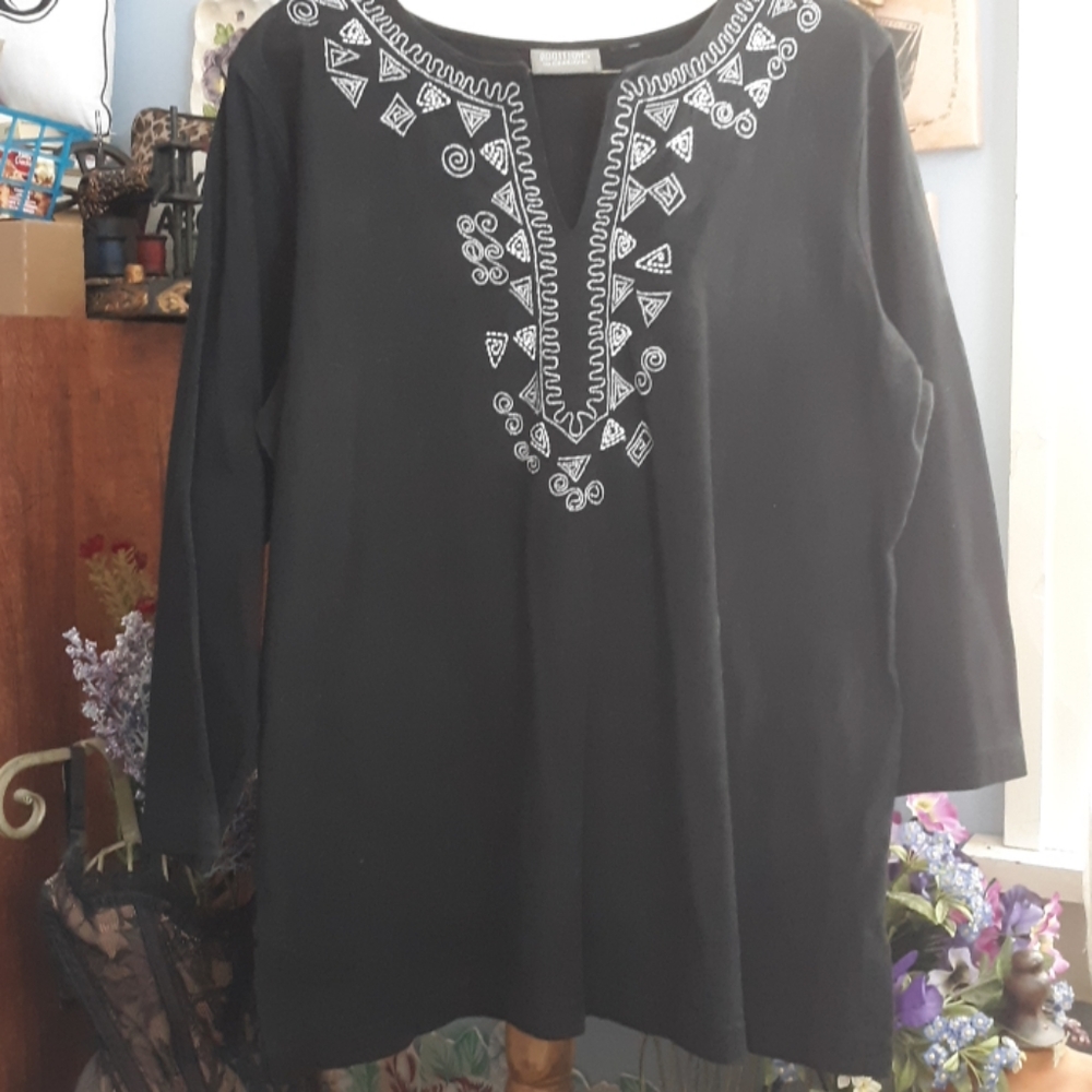 Chico's black tee